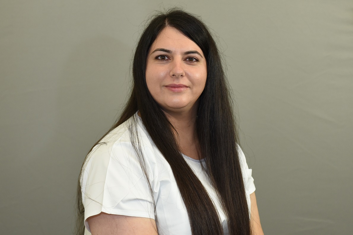 Yasmine Baydar_Team